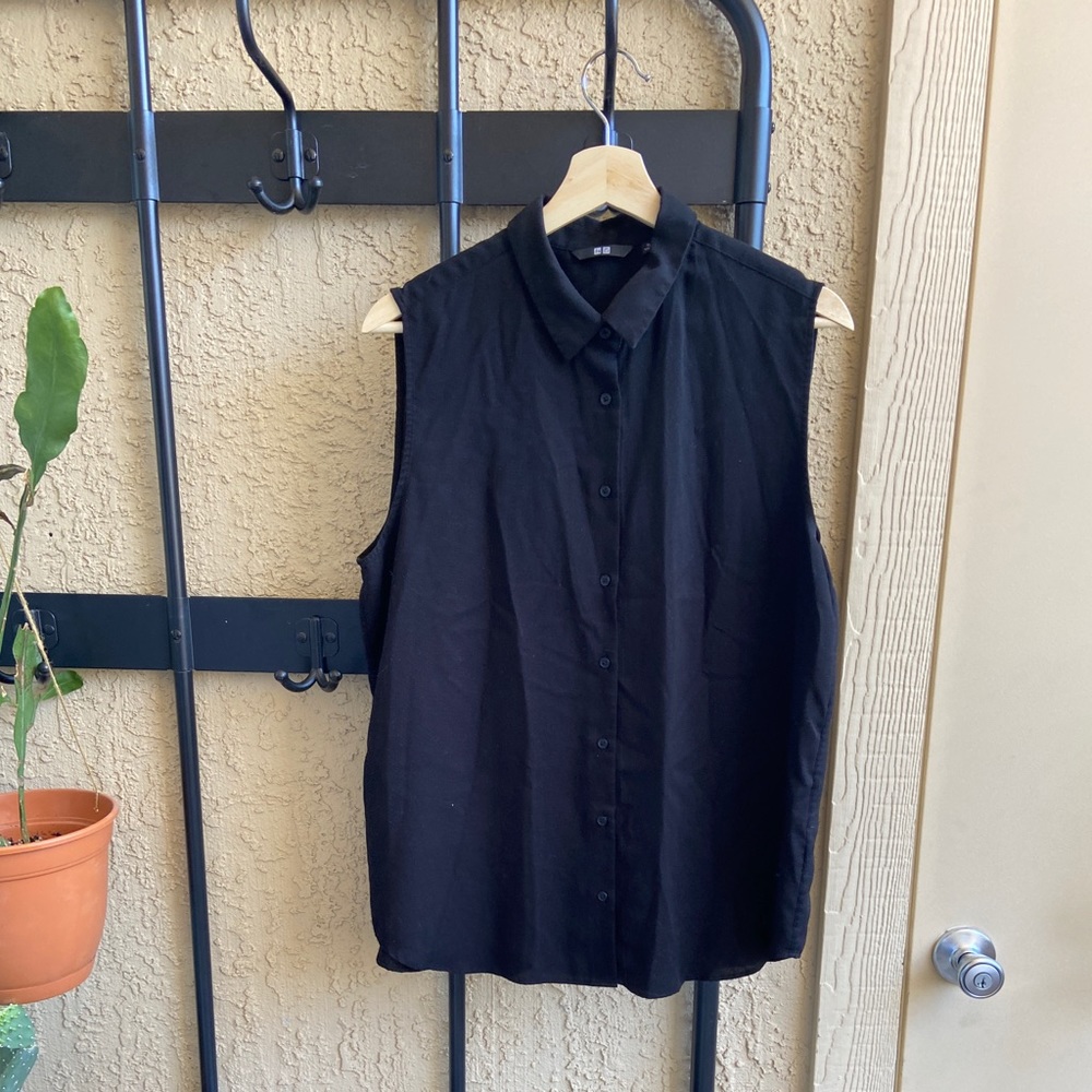 Uniqlo sleeveless button down